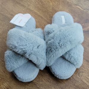 NWT Halluci Cross Fur Slippers Zize 40-41